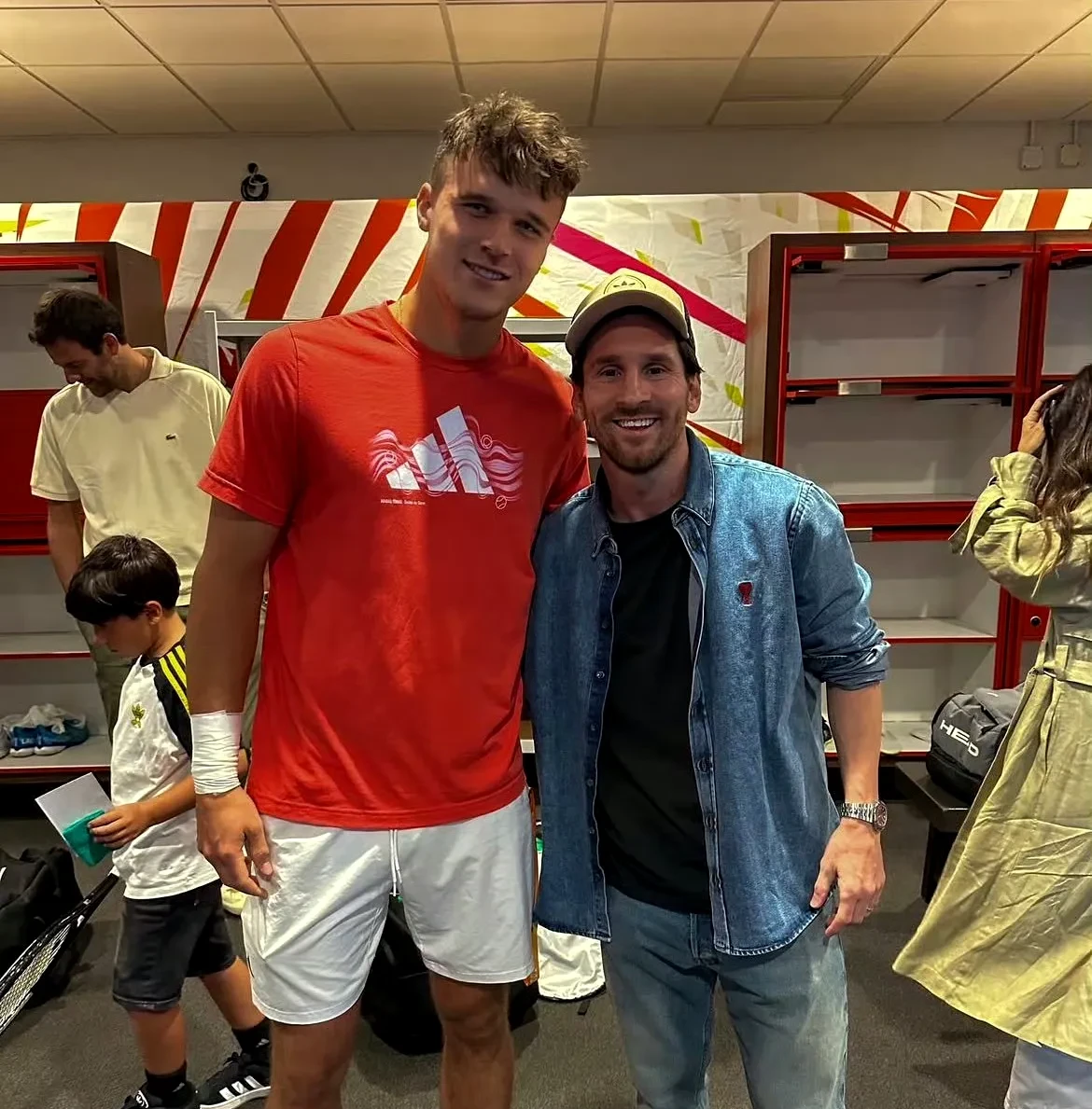 ayx爱游戏官网 -德约科维奇巅峰对决，梅西与90激战C9分钟，赛况扑朔迷离胜负难料！的简单介绍